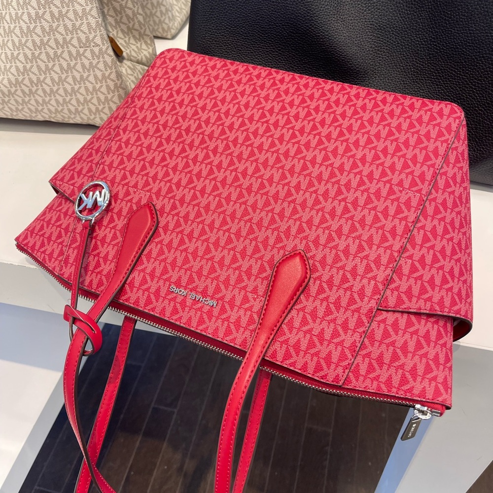 MICHAEL KORS Marilyn Medium Signature Logo Tote Bag
Dark Raspberry 
NWT - Picture 9 of 16
